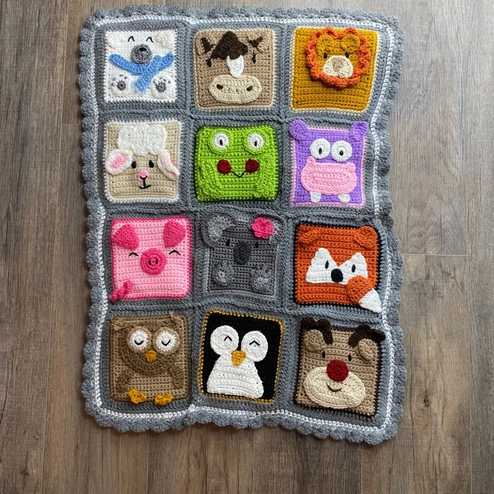 Handmade Crochet Animal‎ Face Baby Blanket Grey Scalloped Border Multi 22in Wide